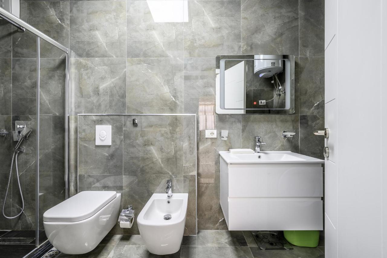 טיראנה Miku Apartments-Luxury City View At Wilson Square מראה חיצוני תמונה